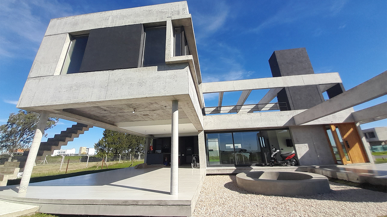 Espacio interior de casa unifamiliar de arquitectura contemporánea en Puerto Nizuc
